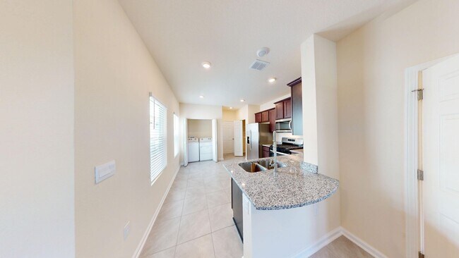 Foto del edificio - 3 BR/ 2.5 Bath TOWNHOME- Waterford Lakes!  ** COMING SOON **