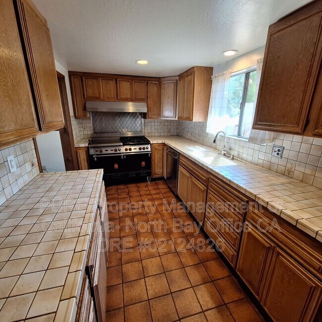 Building Photo - 825 Bodega Ave