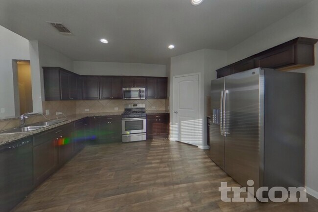 Foto del edificio - 15012 Custis Ln