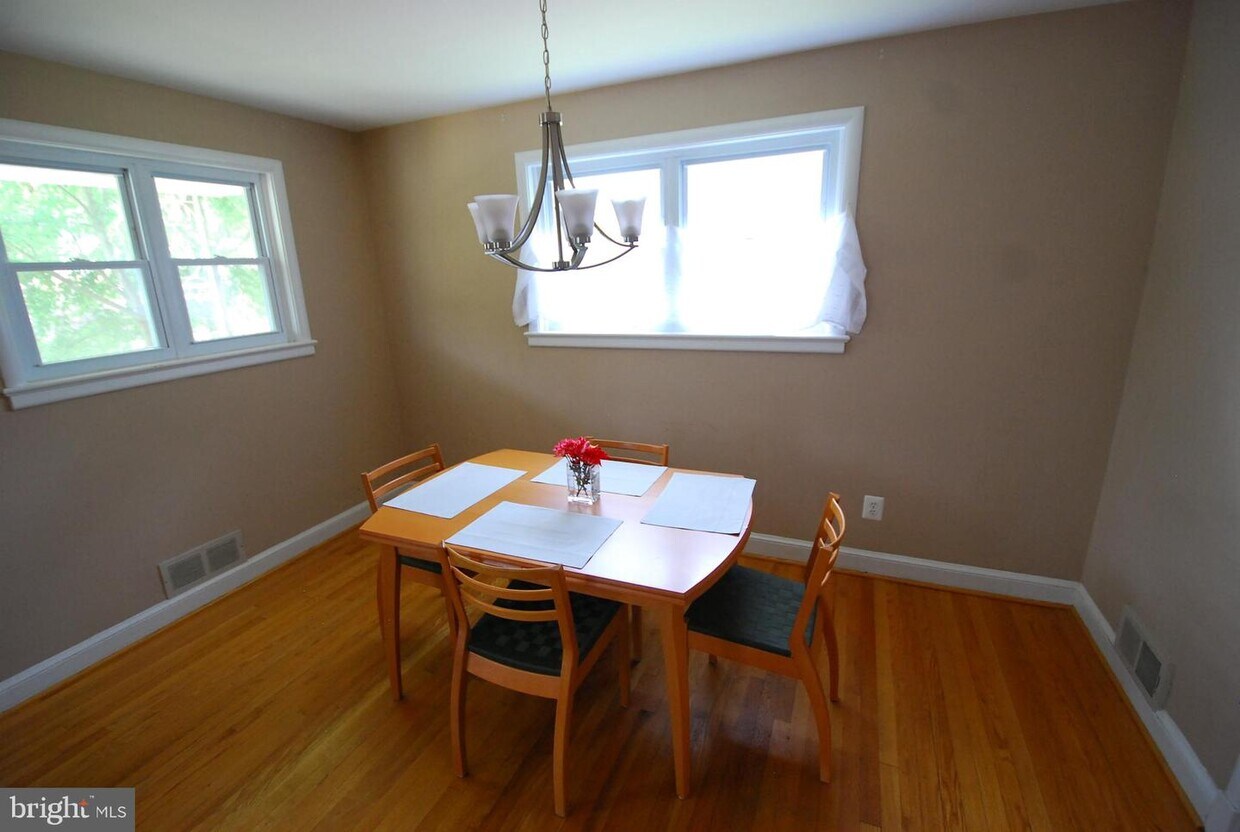 Primary Photo - 10209 Brunswick Ave