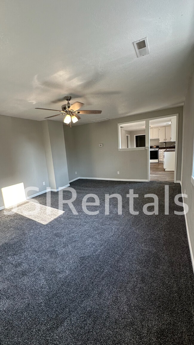 Foto del edificio - 1212 E 5th St