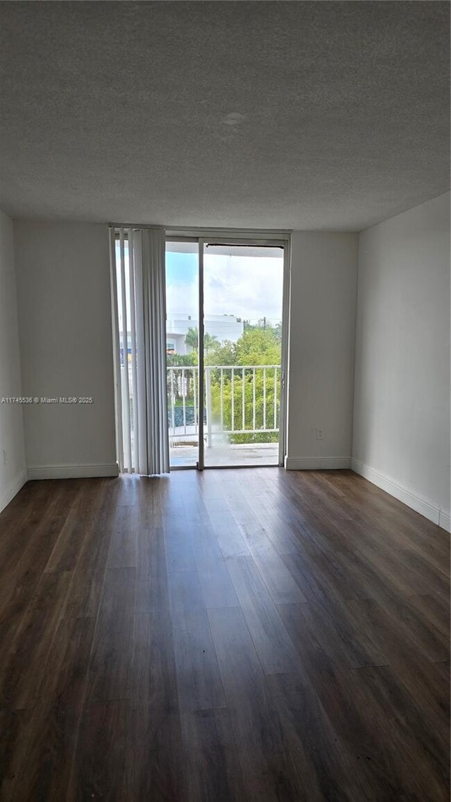 Foto del edificio - 498 NW 165th St