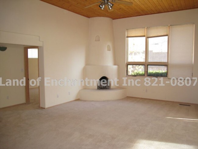 Building Photo - 2312 Calle de Rafael NE