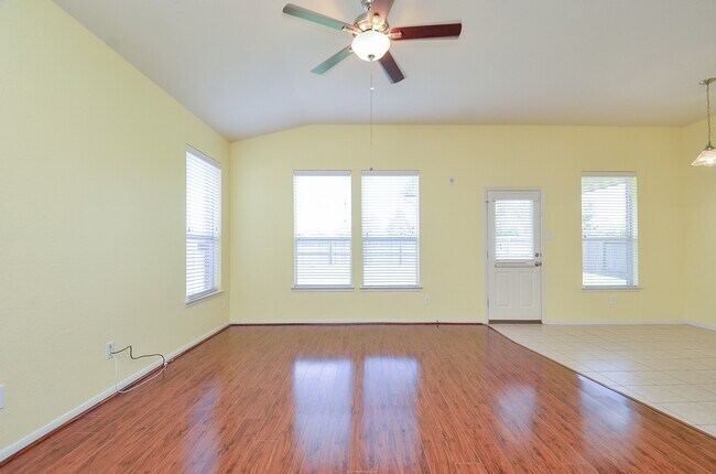 Foto del edificio - 20110 Goss Hollow Ln