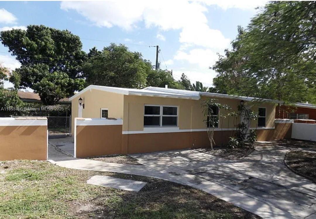 Foto principal - 706 NE 4th Ave
