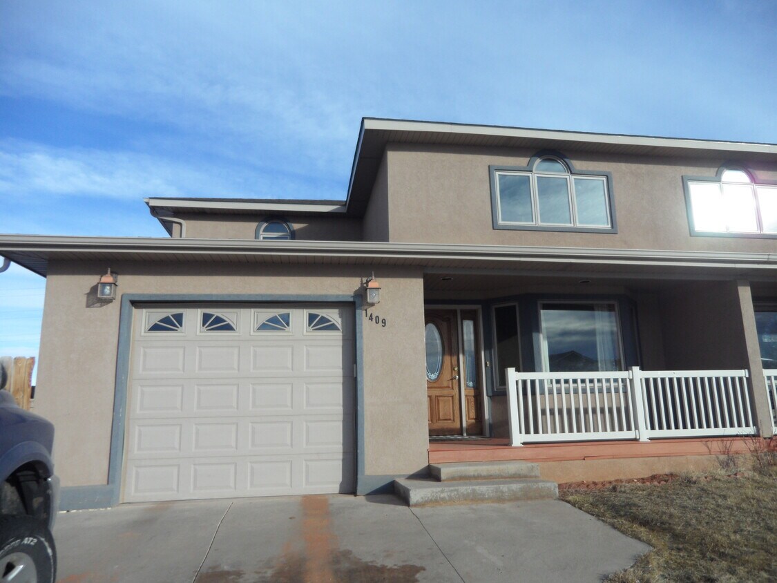 1409 Thaxton Ct, Laramie, WY 82072 Townhome Rentals in Laramie WY