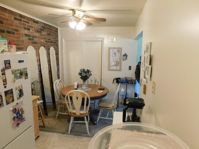 Building Photo - AVAILABLE NOW! Exceptional centrally located One bedroom Millcreek Apartment near LECOM One bedro...