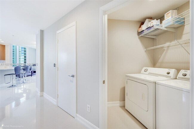 Foto del edificio - 1945 S Ocean Dr