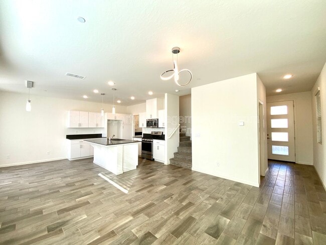 Building Photo - 730 N Bliss Ln