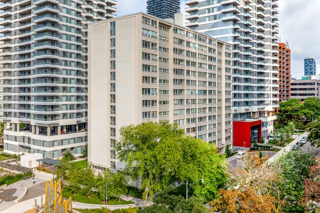 Building Photo - Dunfield and Holly Towers
