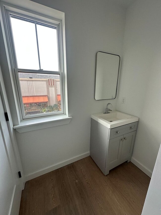 Building Photo - Welcome to the Oswalds Place Apartments!