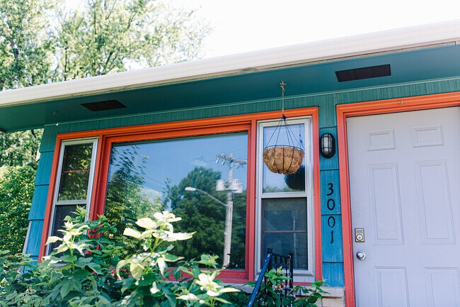 Building Photo - Furnished 1BR | Util. Inc., Fenced