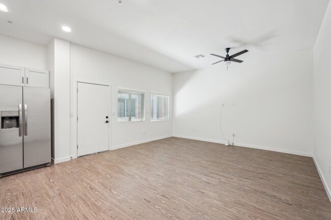 Foto del edificio - 3031 W Northern Ave