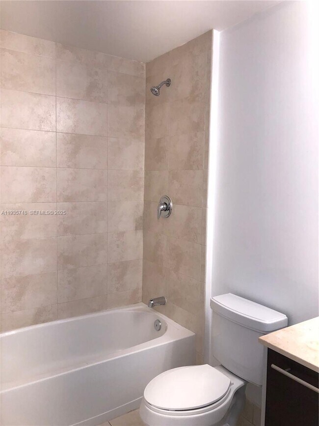 Foto del edificio - 1900 N Bayshore Dr