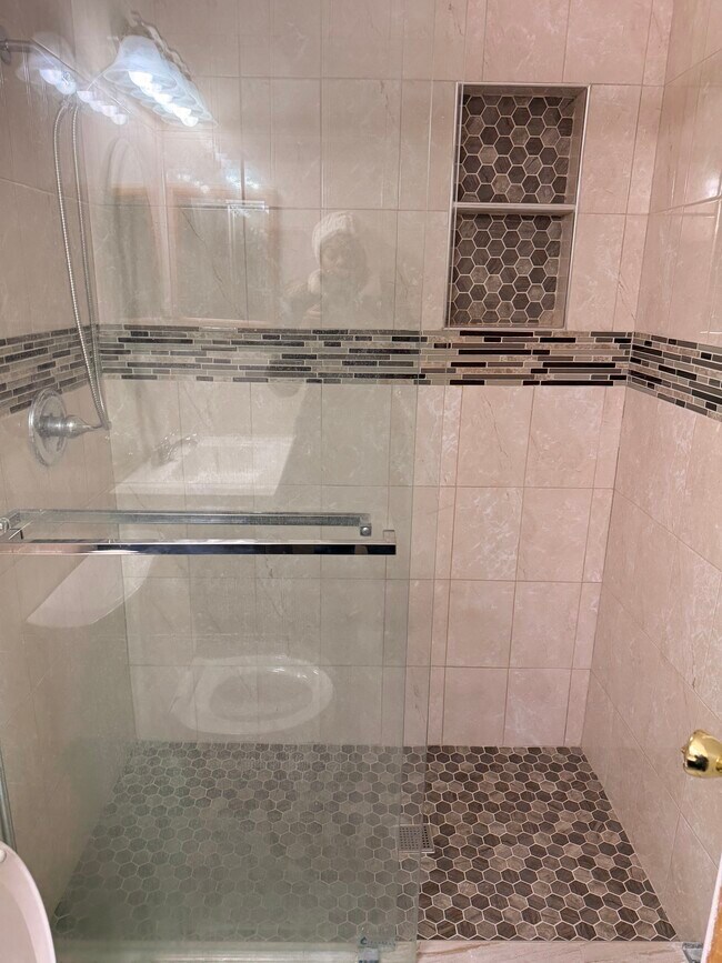 Building Photo - 31 Moore Ln