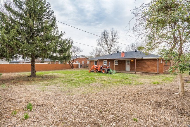 Building Photo - 3521 S Griffith Ave