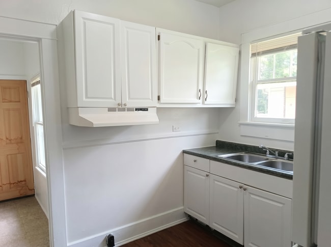 Building Photo - 1313 4th Terrace W