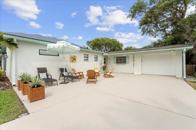 Foto del edificio - 1345 Bayshore Dr