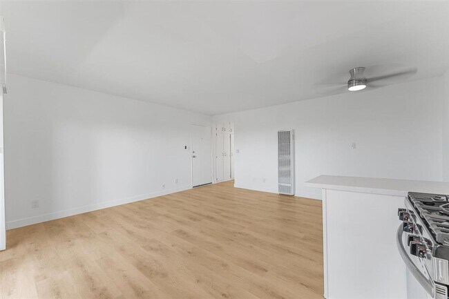 Foto del edificio - 604 W G St