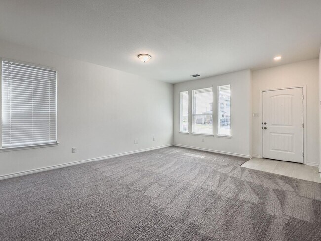 Foto del edificio - 4-BEDROOM IN WOODSIDE FARMS
