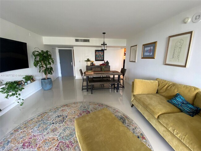 Foto del edificio - 780 NE 69th St