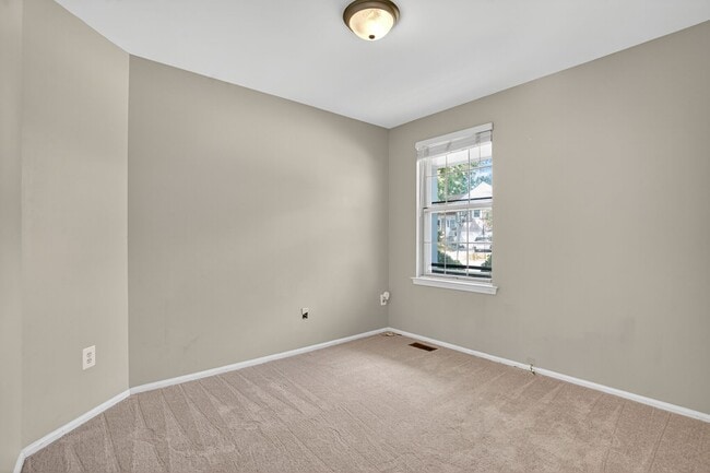 Building Photo - 14 Braxton Dr