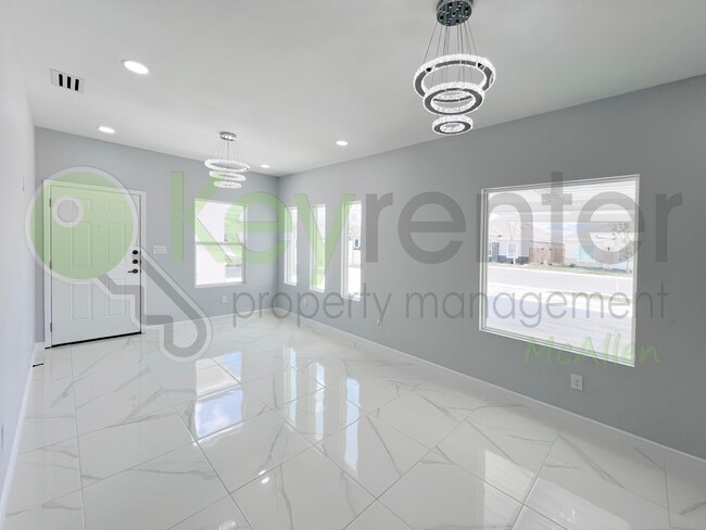 Building Photo - 913 N Woodson Ave