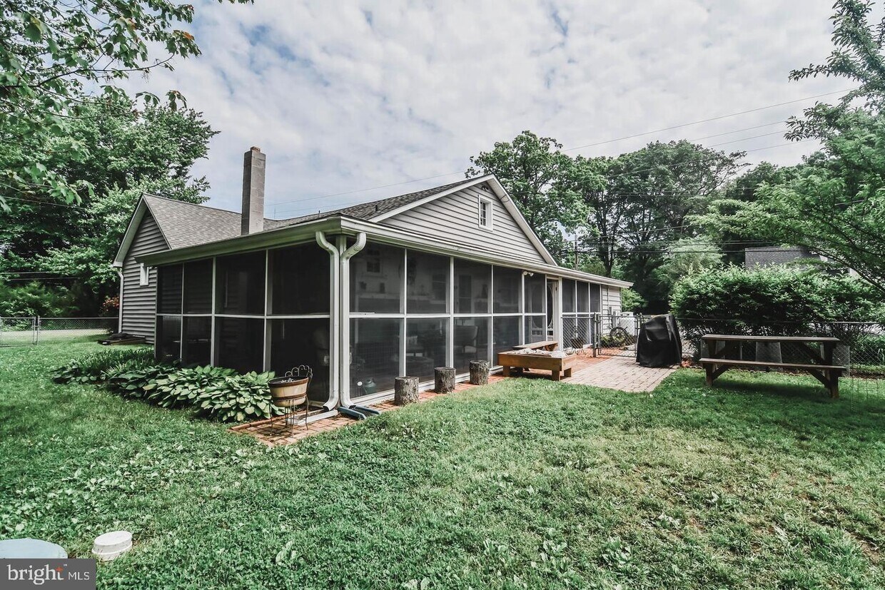 Foto principal - 1413 Central Ave
