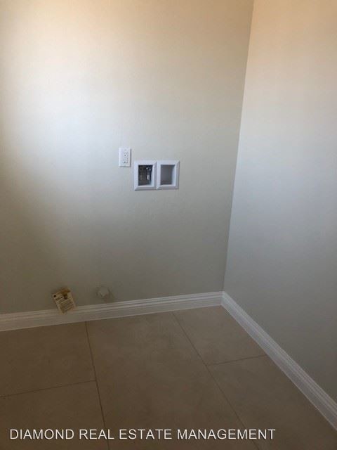 Building Photo - 3 br, 2 bath House - 1013 WATTS DR.