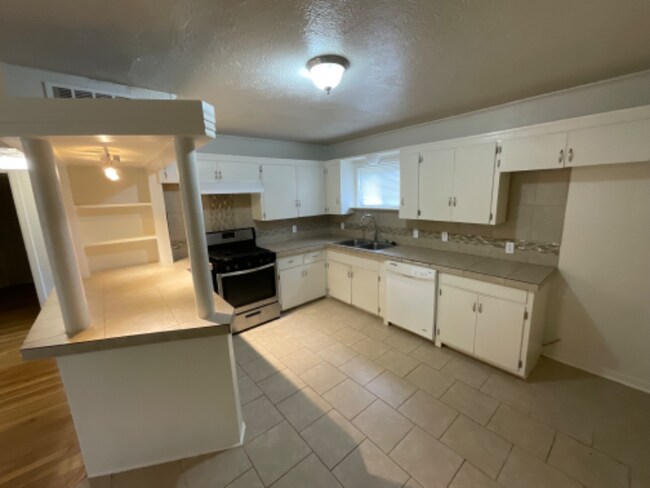 Foto del edificio - 4613 Stanford Ave