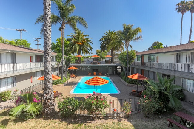 Building Photo - Hacienda Hamilton