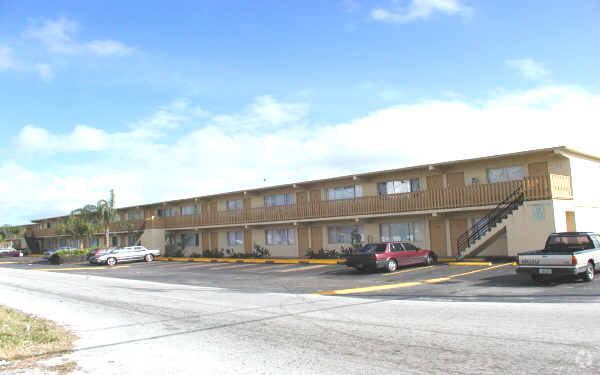 Foto principal - Pompano Gardens Apartments