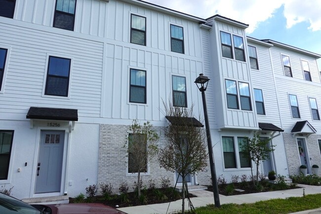 Photo - 15250 Groveside Rd Townhome