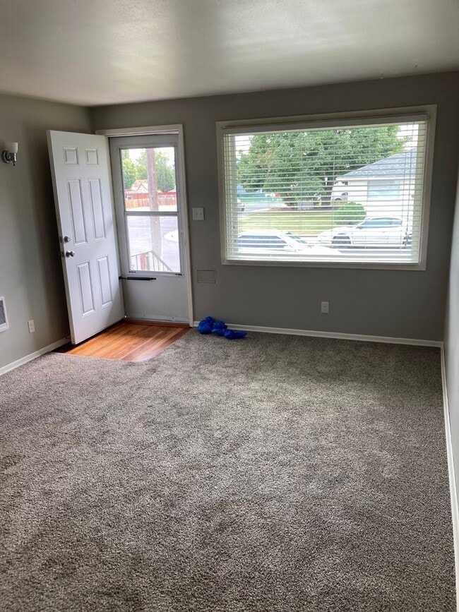 Building Photo - 609 E Euclid Ave