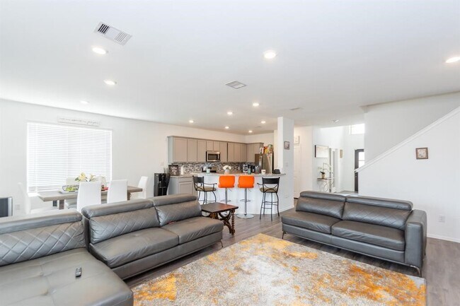 Foto del edificio - 5007 Dunstable Manor Ln