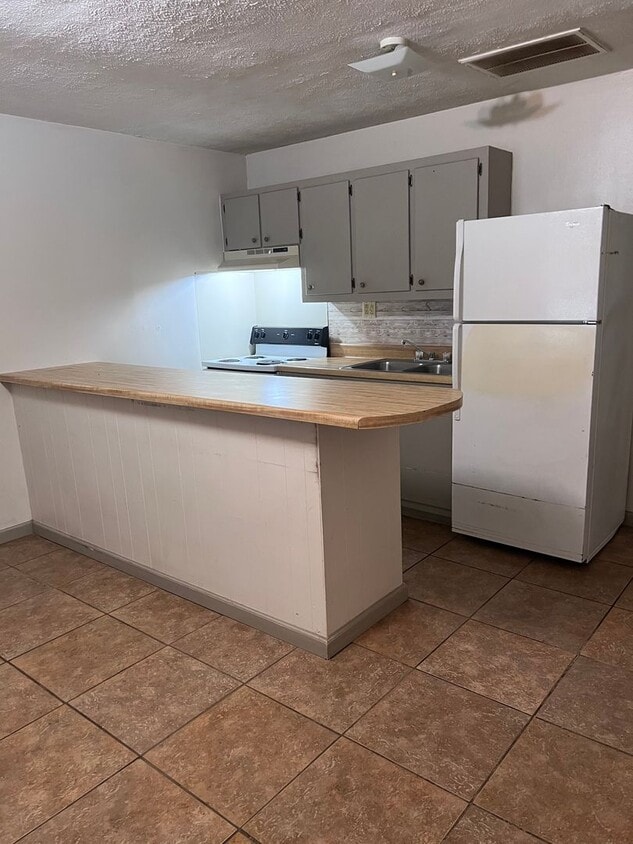 Primary Photo - Monthly Paid Rent