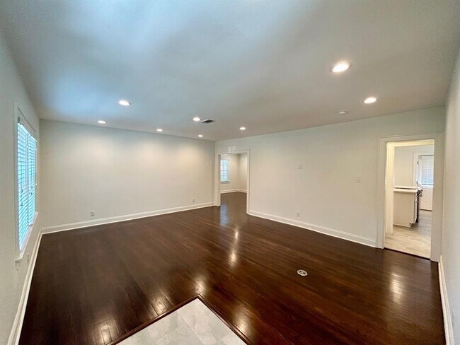 Building Photo - 1419 Branard St