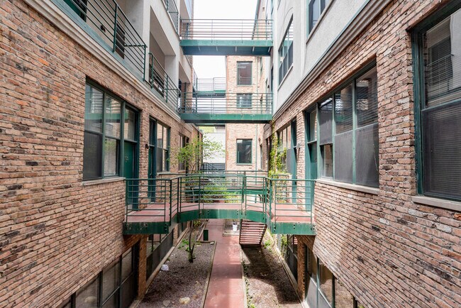 Foto del edificio - 1737 N Paulina St