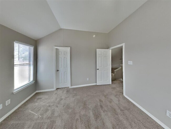 Building Photo - 963 Oak Lynn Dr