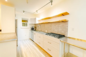 Building Photo - 592 Silva Ave