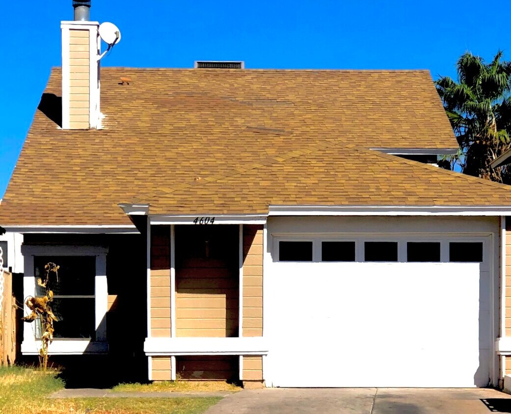 Primary Photo - 4604 E Van Buren Ave