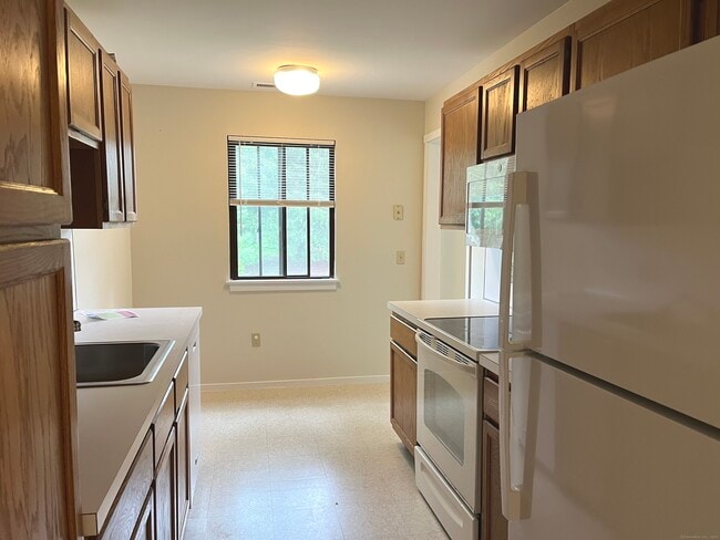 Building Photo - 451 Heritage Vlg