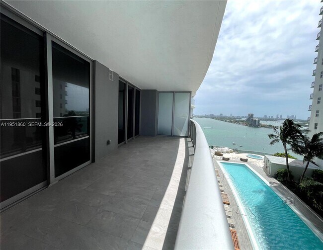 Foto del edificio - 488 NE 18th St