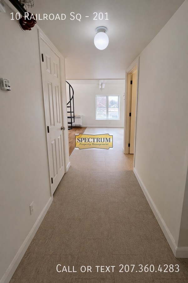 Building Photo - 10 Railroad Square