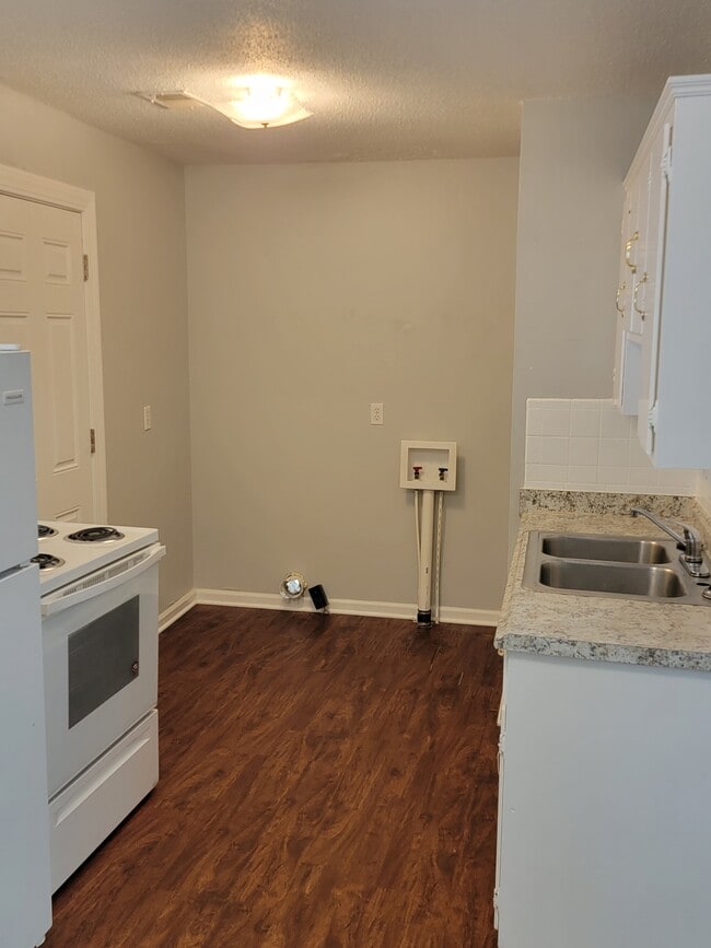w/d hookups in Kitchen - 2032 NW 51st St
