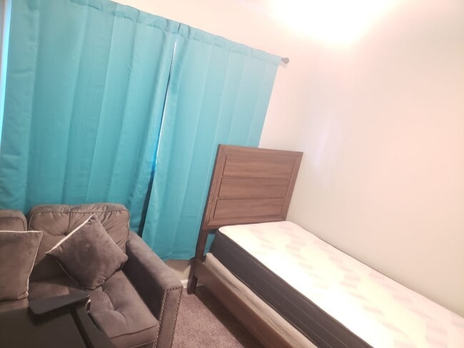 Foto del edificio - Fully-Furnished Rooms for Rent