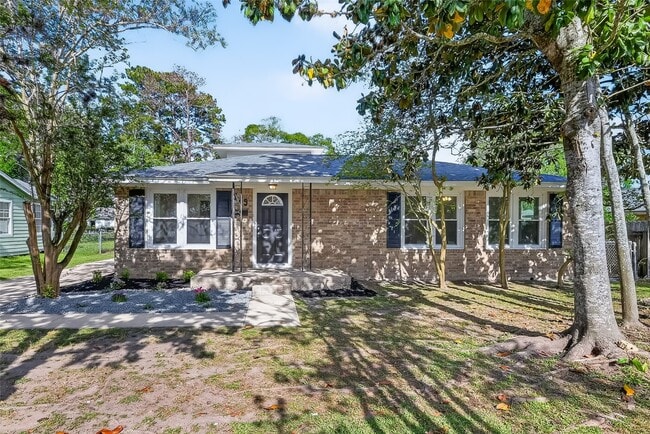Building Photo - 729 Loggins Dr