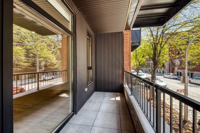 Building Photo - 1551 W Monroe St