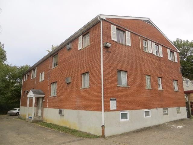 Primary Photo - 1215 W Galbraith Rd