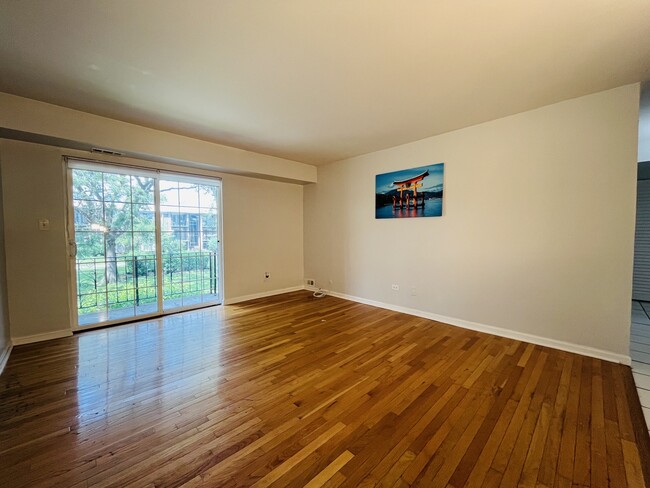 Building Photo - 1511 N Windsor Dr